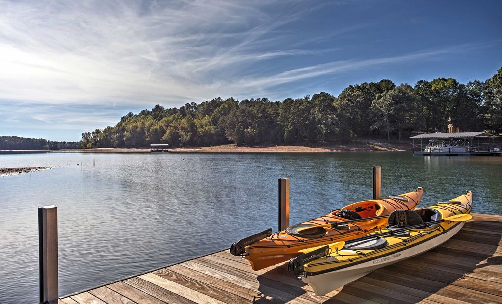 Lake Hartwell - Western border between Georgia and South Carolina