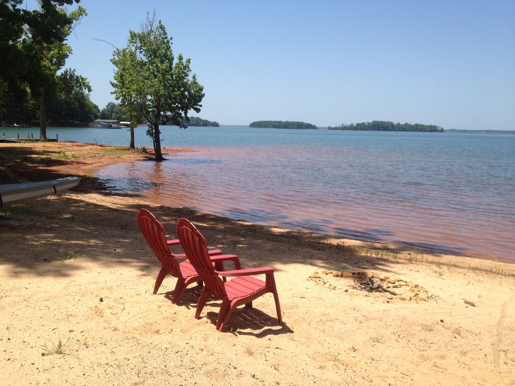 Lake Hartwell - Western border between Georgia and South Carolina