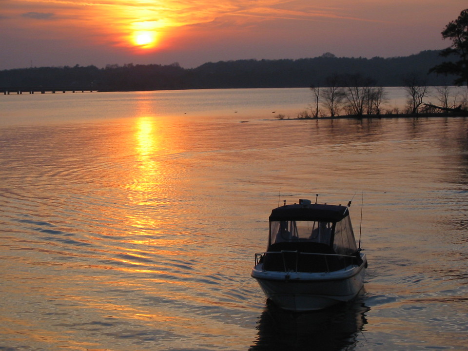 Lake Hartwell - Western border between Georgia and South Carolina